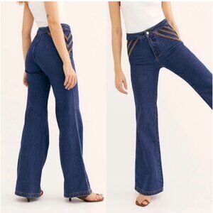 WE THE FREE Size 27 OVER THE RAINBOW FLARE EMBROIDERED JEANS